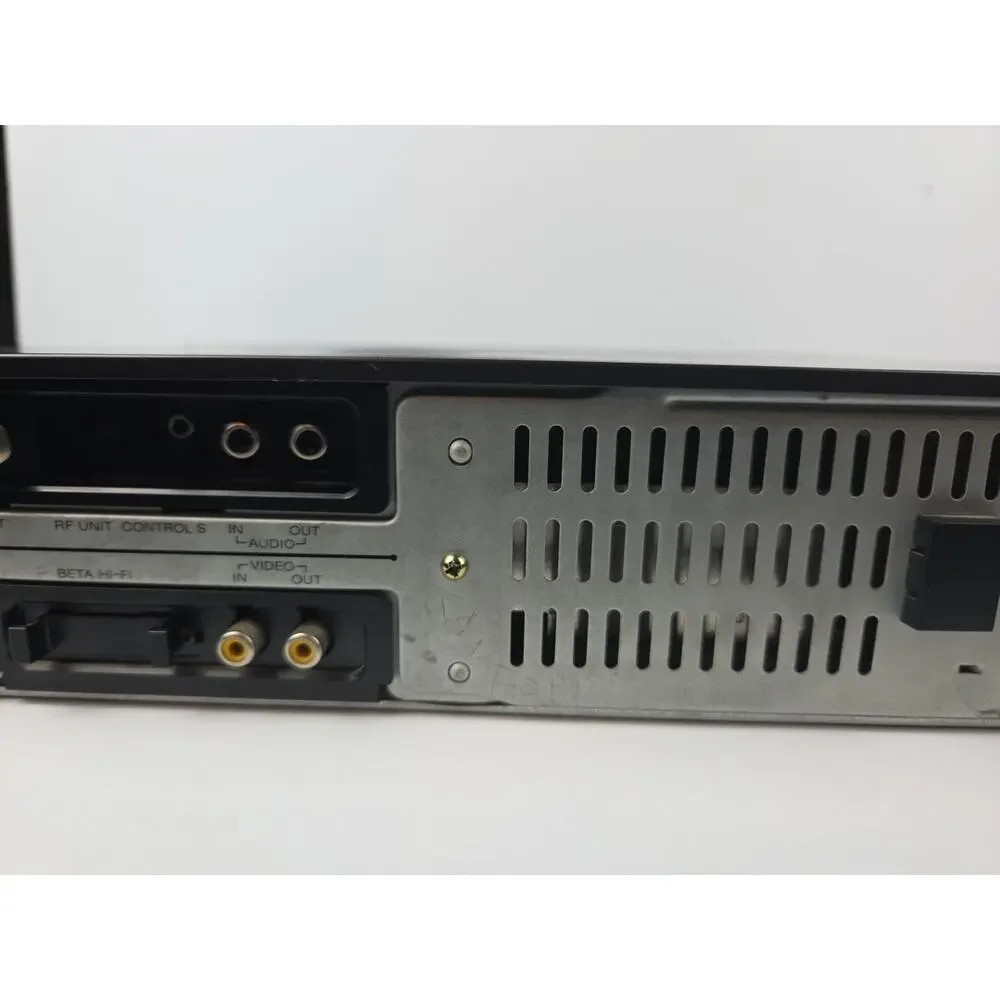 Sony SL-HFR70 Super BetaMax VCR Great looking! Works Great! with OEM Remote!